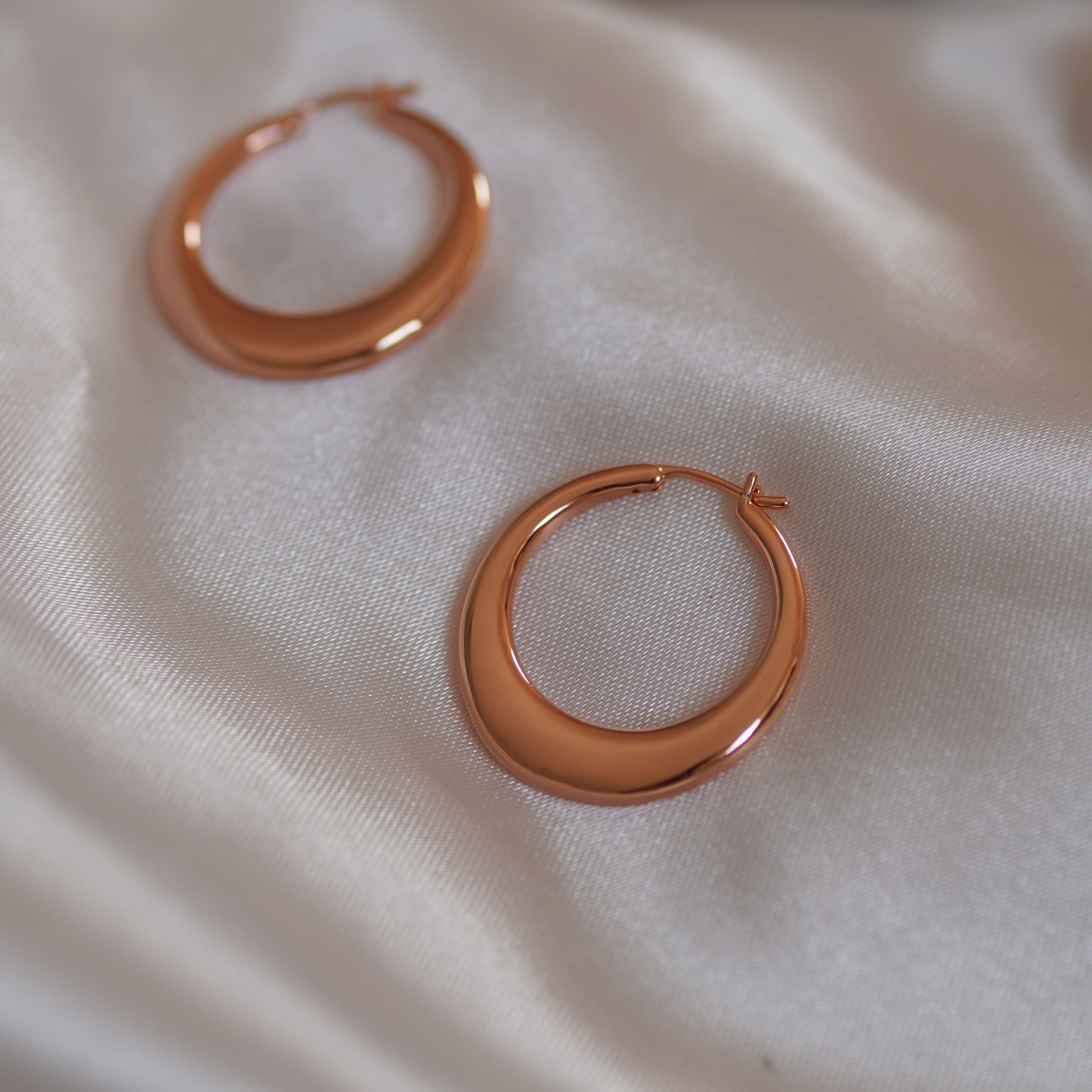 Minimalist Hoop Earrings – Junk Jewels