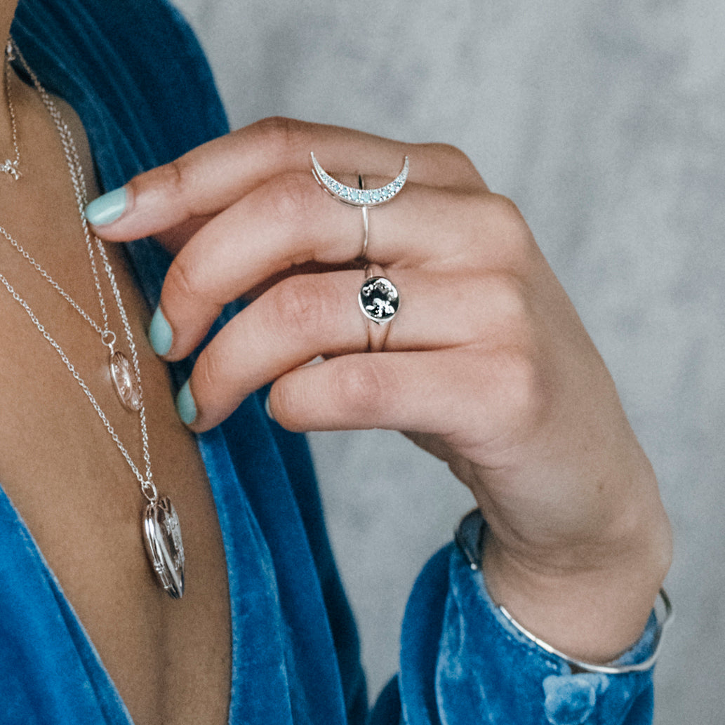 World Map Signet Ring - Junk Jewels